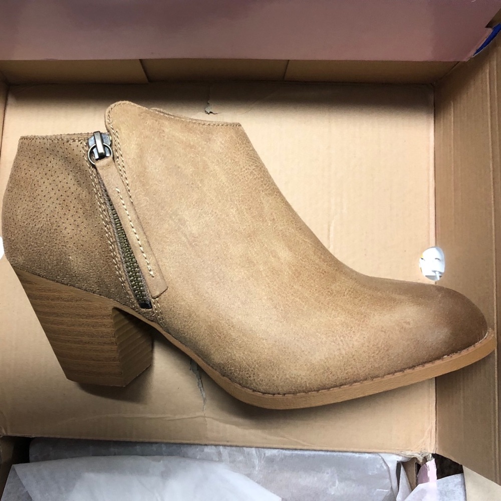 Women’s tan bootie. Brand new, never worn. Size 10